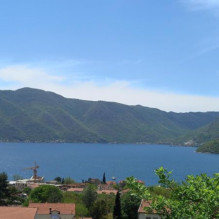 Sea View Hotel Рисан Екстериор снимка