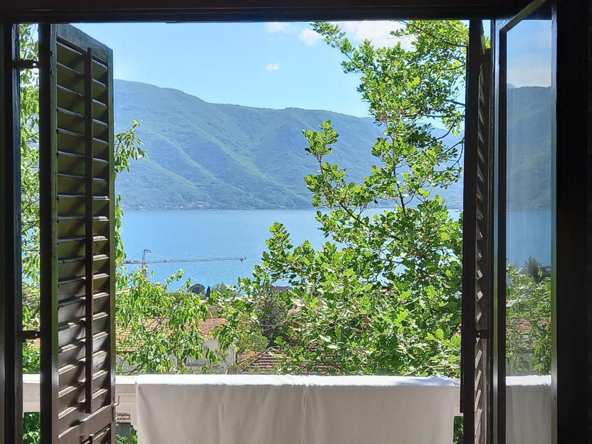 Sea View Hotel Рисан Екстериор снимка