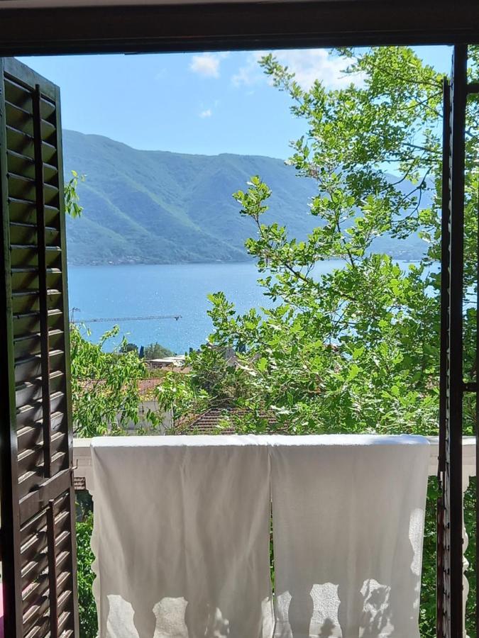 Sea View Hotel Рисан Екстериор снимка