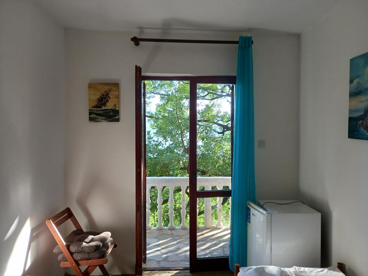 Sea View Hotel Рисан Екстериор снимка
