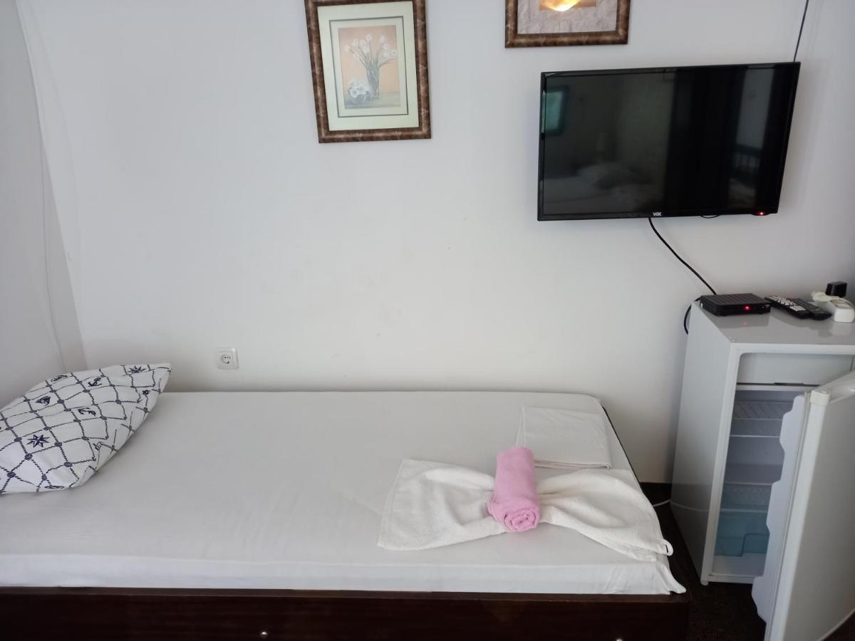 Sea View Hotel Рисан Екстериор снимка