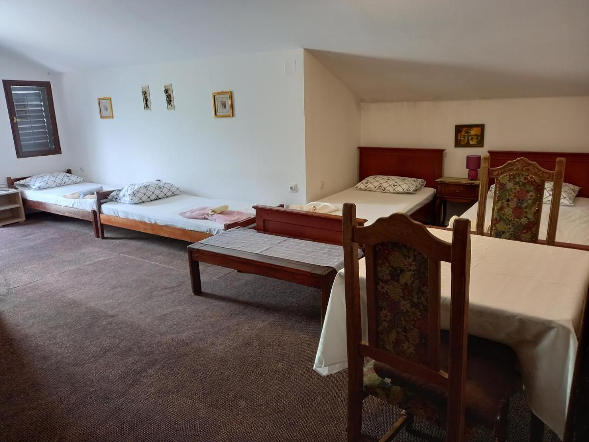 Sea View Hotel Рисан Екстериор снимка