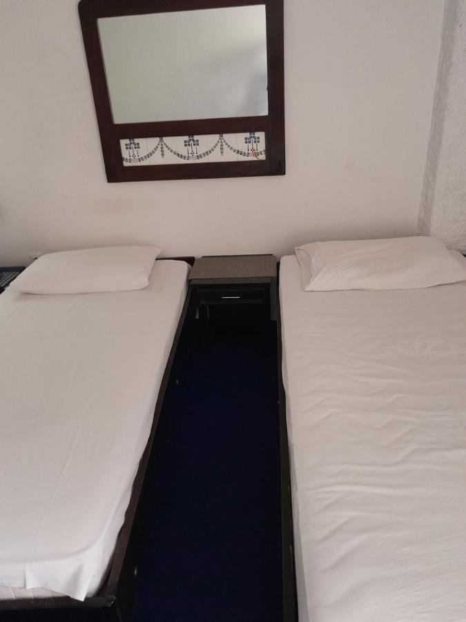 Sea View Hotel Рисан Екстериор снимка