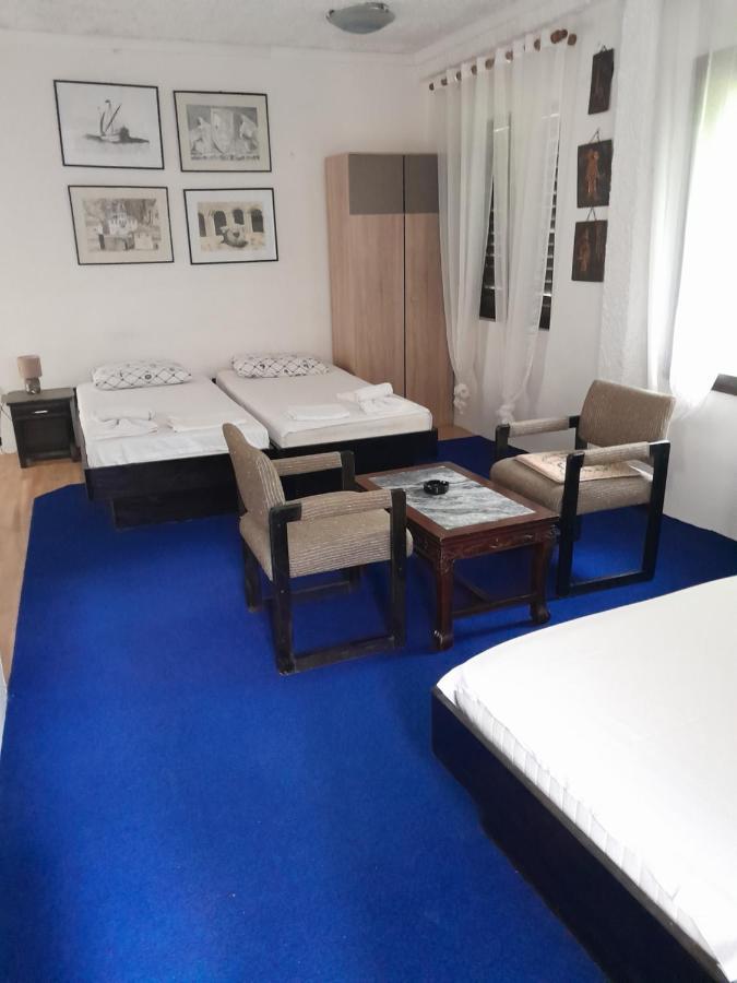 Sea View Hotel Рисан Екстериор снимка