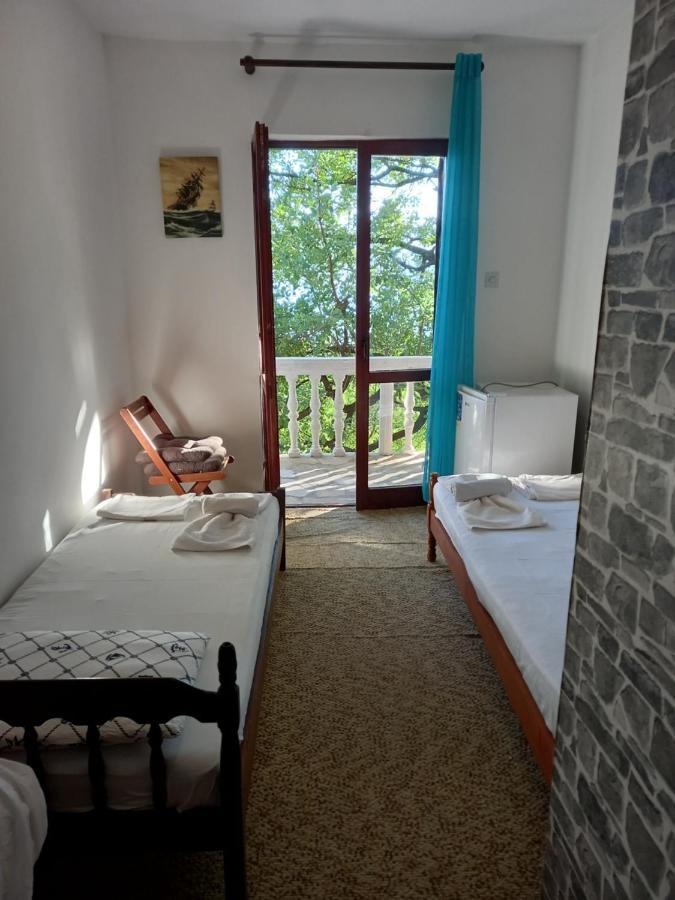 Sea View Hotel Рисан Екстериор снимка