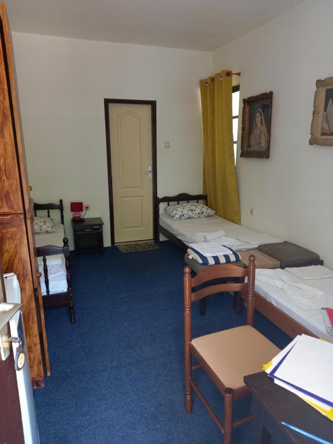 Sea View Hotel Рисан Екстериор снимка